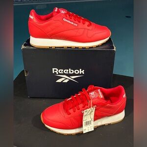 Red Reebok classic size 9.5 men new with boz